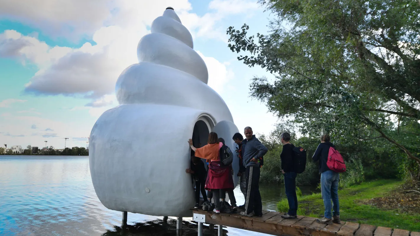 A Long Hiking Trail Accessible Via Tram Bordeaux Tourism Conventions a-long-hiking-trail-accessible-via-tram-bordeaux-tourism-conventions